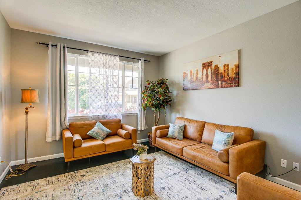 Home with Patio and Games about 17 Mi to Denver!, Henderson