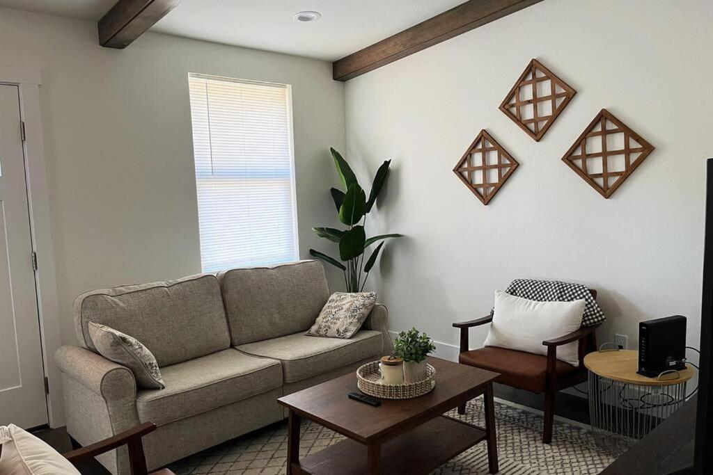 Cozy Modern/Farmhouse Home