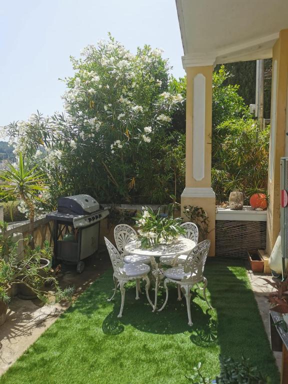PETIT PARADIS - St MANDRIER VILLAGE - 4