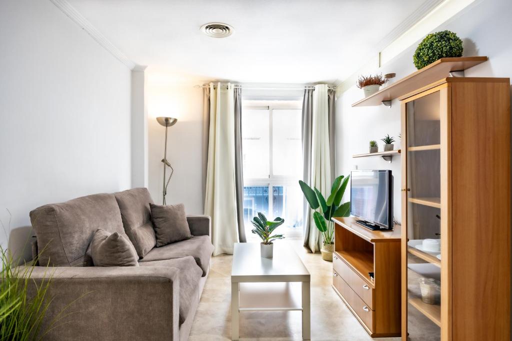 Apartamentos Turisticos Alba — Hotel in Cartagena