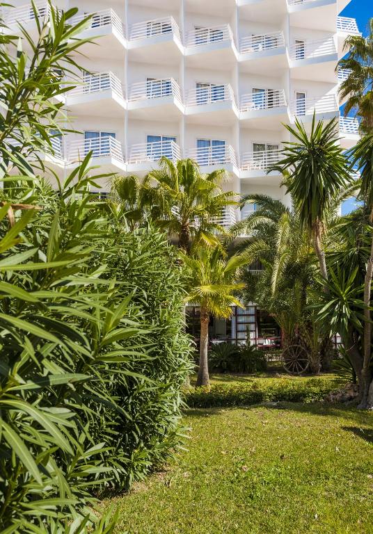 Globales Palmanova — Hotel building in Palma Nova, Balearic Islands