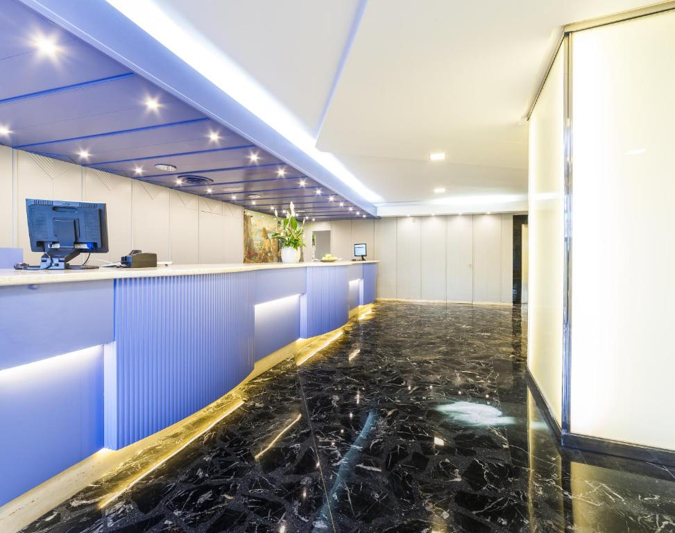 Globales Palmanova — Hotel building in Palma Nova, Balearic Islands