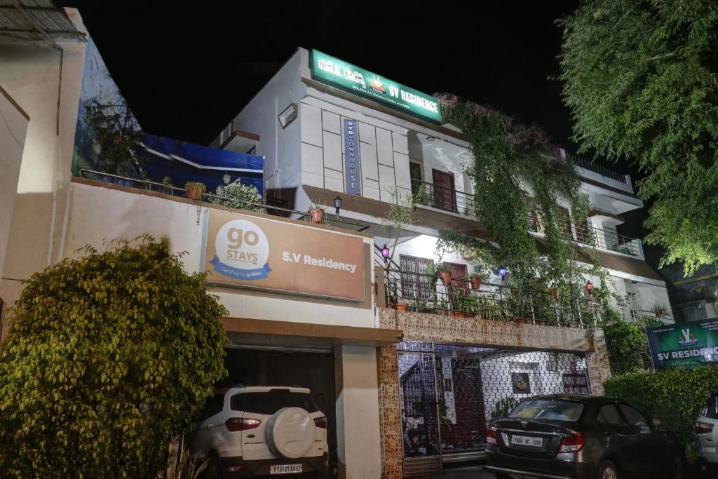 Super OYO Flagship 90779 Sv Rest Inn photo