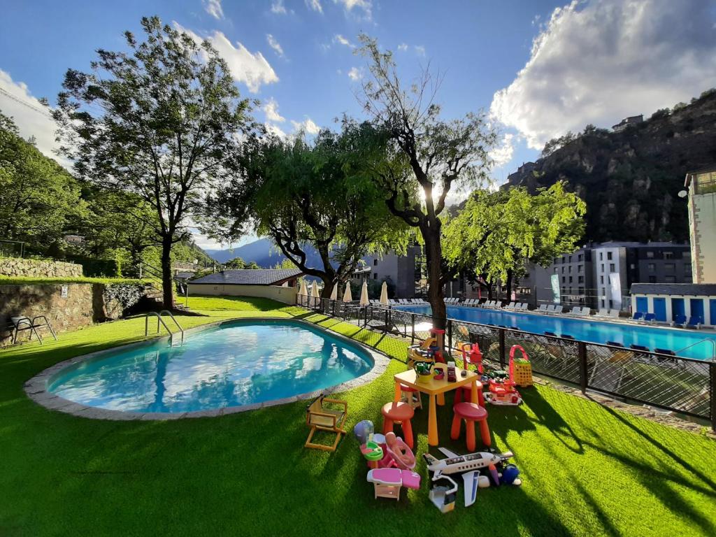 Swimming pool