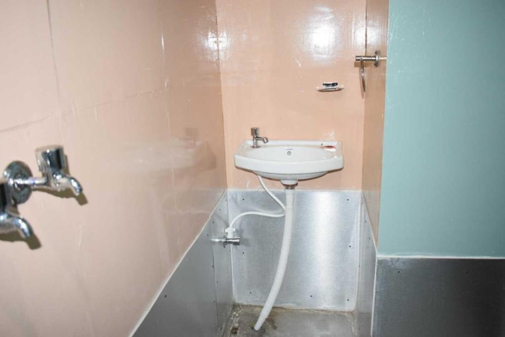 OYO 700197 As Hotel And Restaurant Unit 2 photo