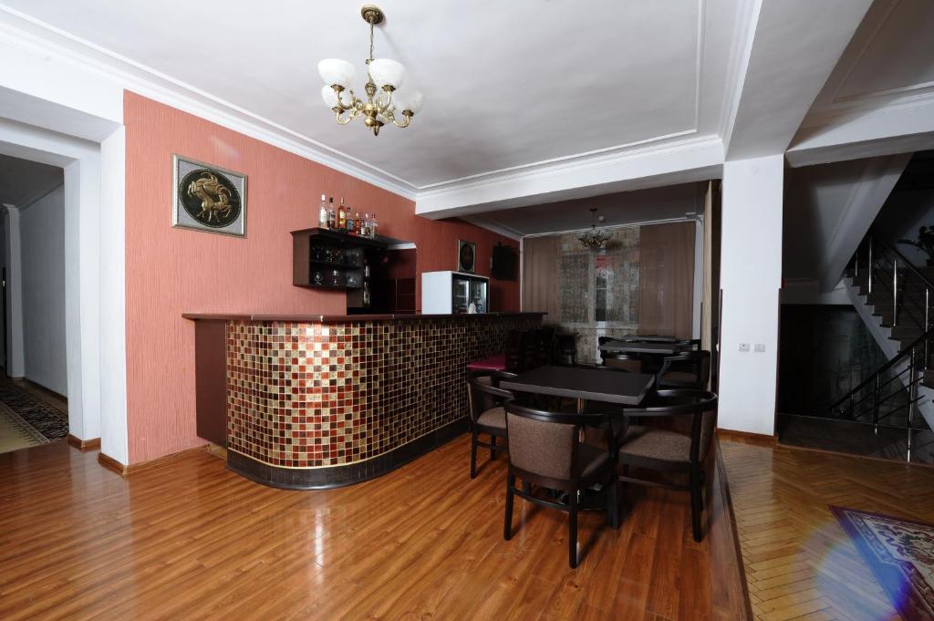 Front desk [24-hour]