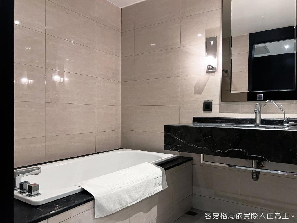 Talmud Hotel Kaohsiung Love River photo