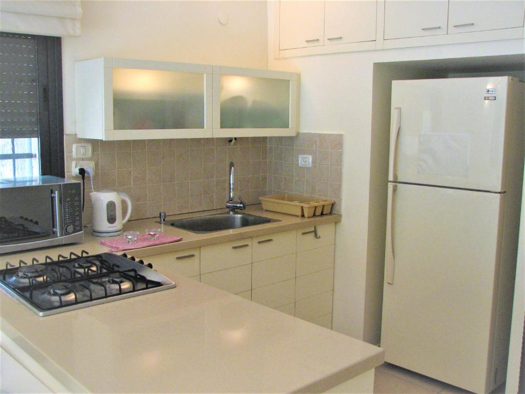 Beautiful & quiet garden apartment photo