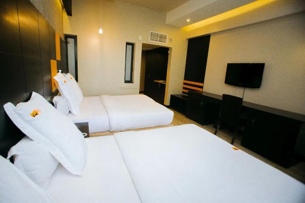 Gold Crest Hotel photo