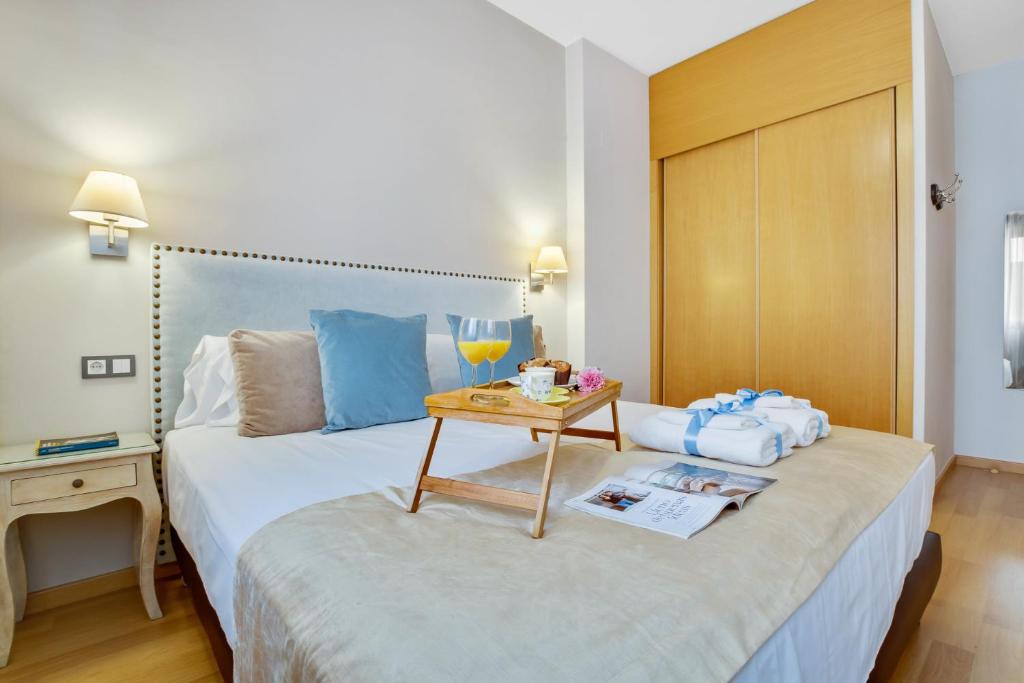 -MalagaSunApts-City Centre Terrace Pool Parking - 5
