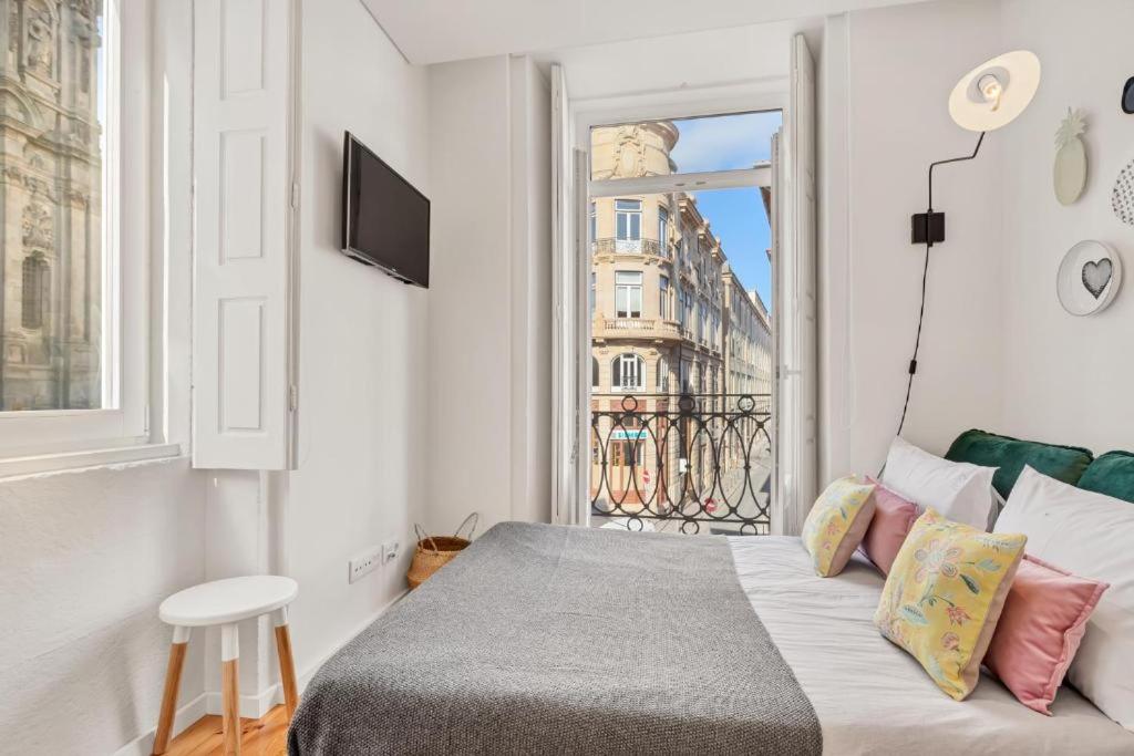 Host Wise - Lovely Shinny Flats with Balcony - Clerigos, Porto