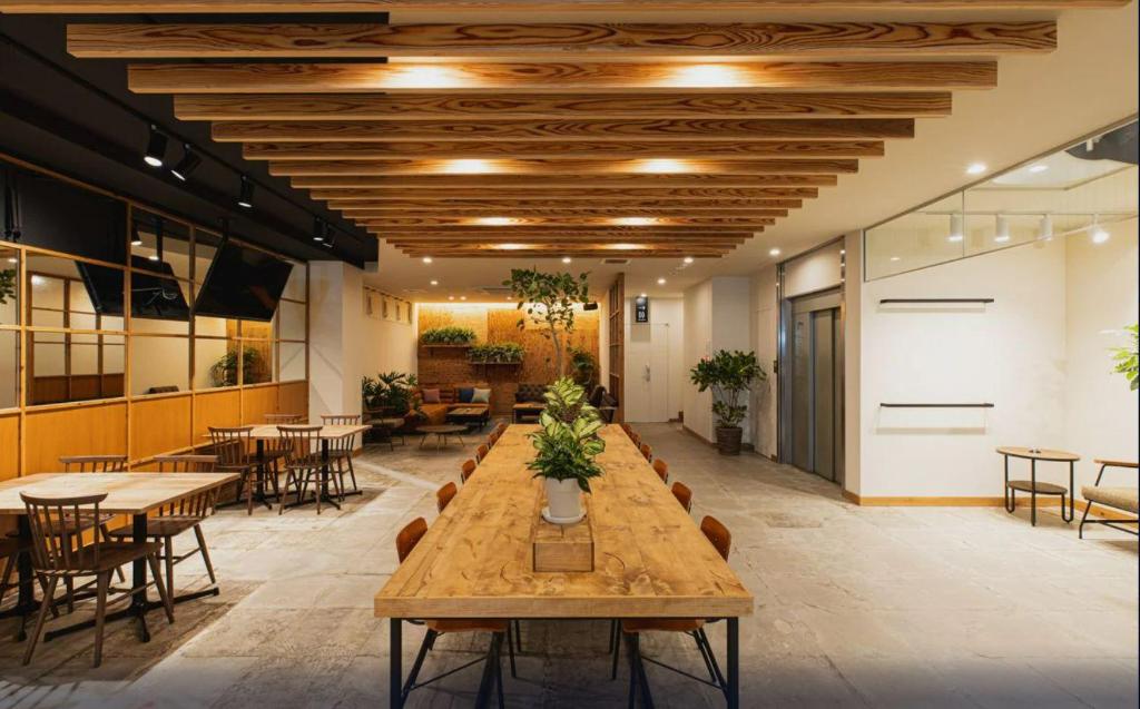 Bar/lounge, Mash Cafe & Bed NAGANO in Nagano