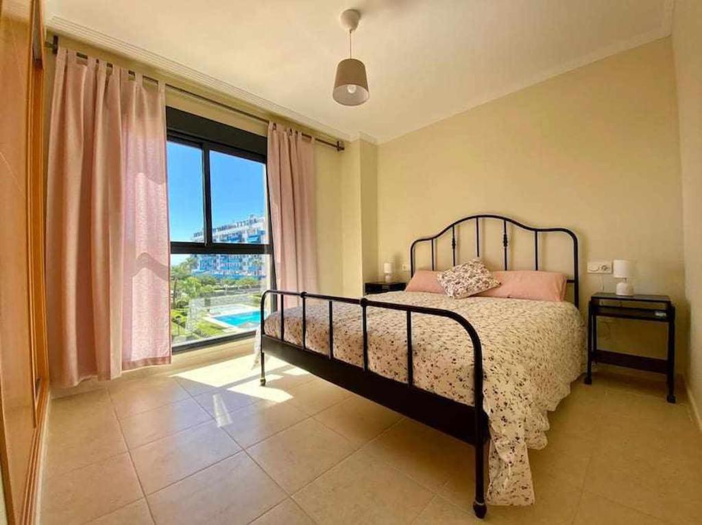 A&N Spacious Family Retreat with Pool & Parking - 4