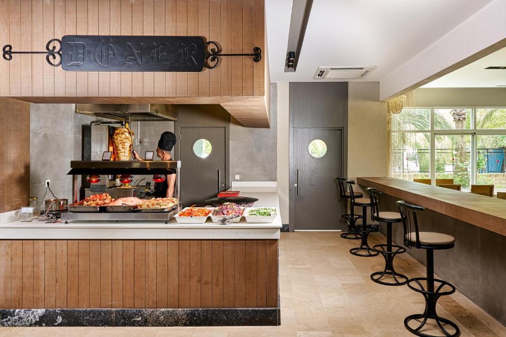 Seaden Sea Planet Resort & Spa — Kizilot