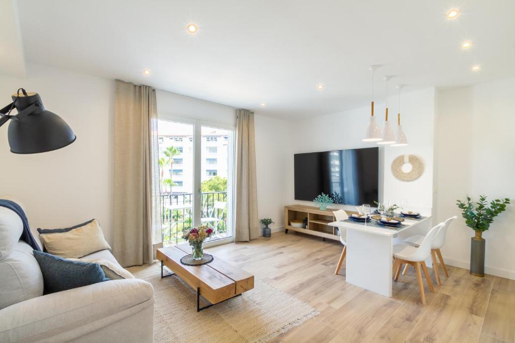 MARBELLA BANUS SUITES - Puerto Banús, Playas del Duque Beachside Residential, 2BD -2BA, Direct Beach & P Banús Access, 35,000 m2 Gardens, 3 Pools - 5