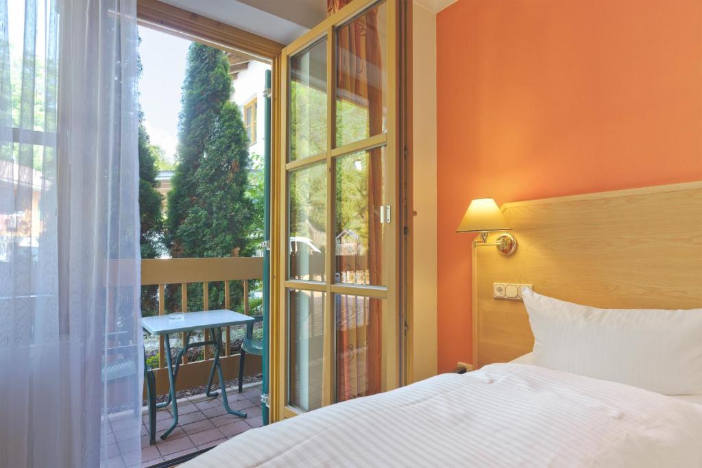 Alphotel Ettal photo