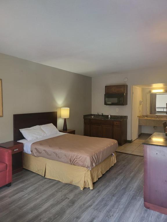 Baymont by Wyndham Williamsburg photo