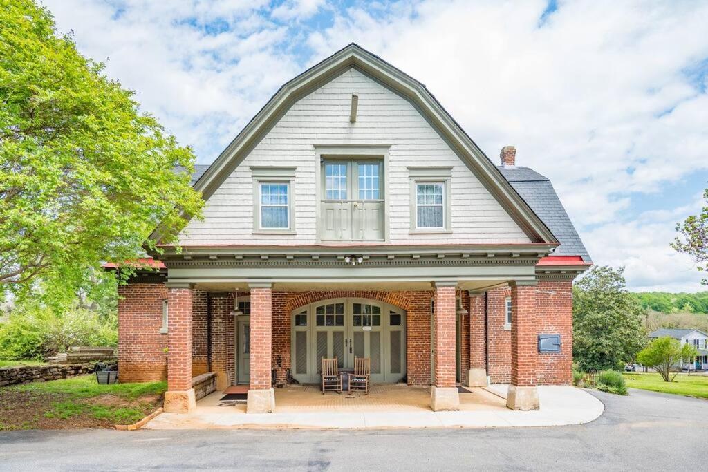 The Long Run - 2 CA King Sized Beds+ - Sleeps 8-10, Lynchburg