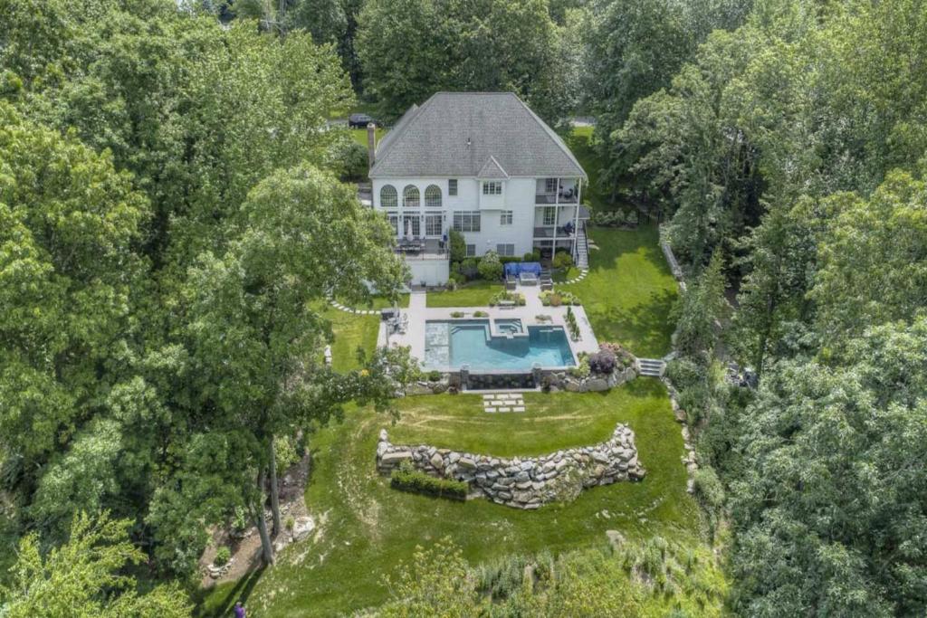 Merlins Escape, Newtown