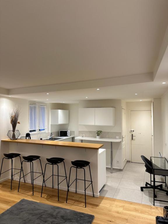 Cosy, appartement refait à neuf limite 16 - 2