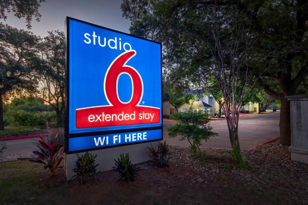 Studio 6-Austin, TX - Midtown, Austin