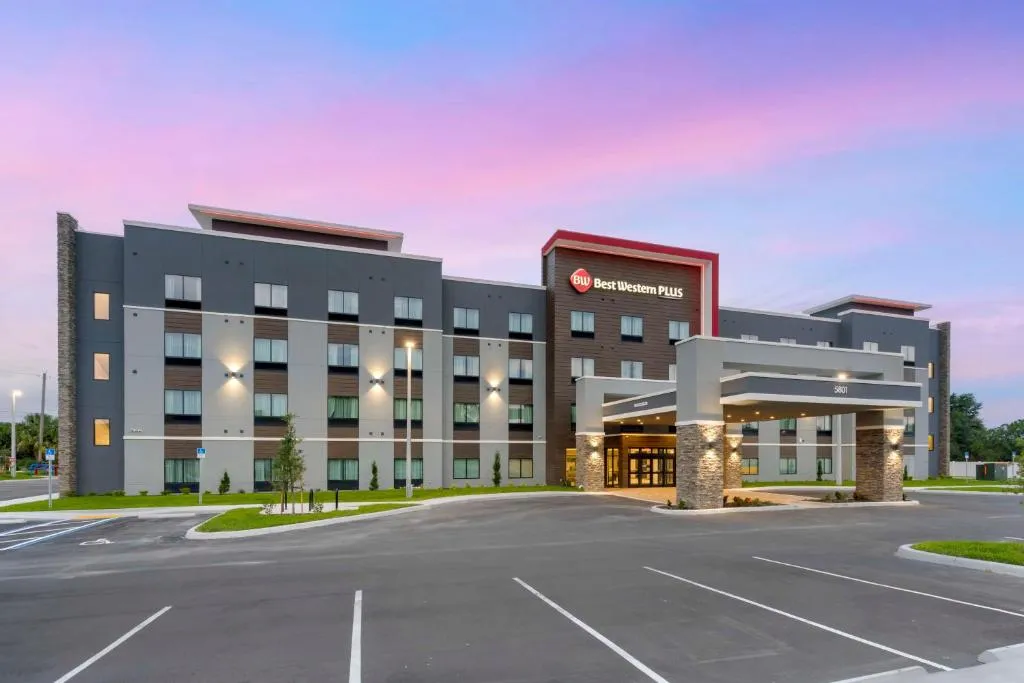 Best Western Plus Winter Haven Inn & Suites，位于温特黑文的酒店