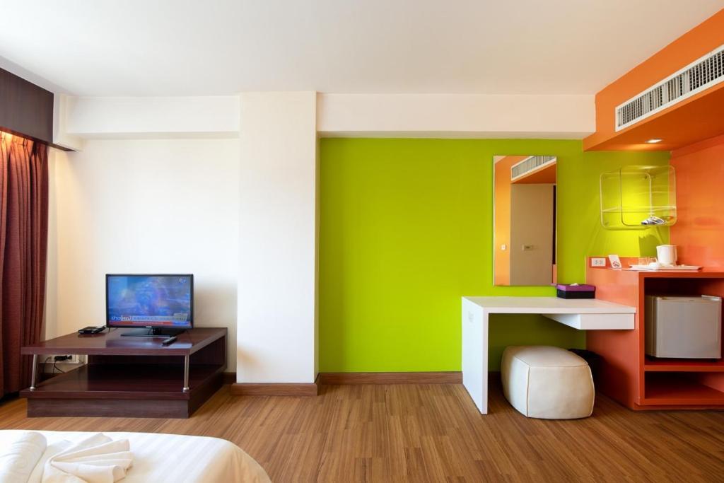 Shared lounge/TV area