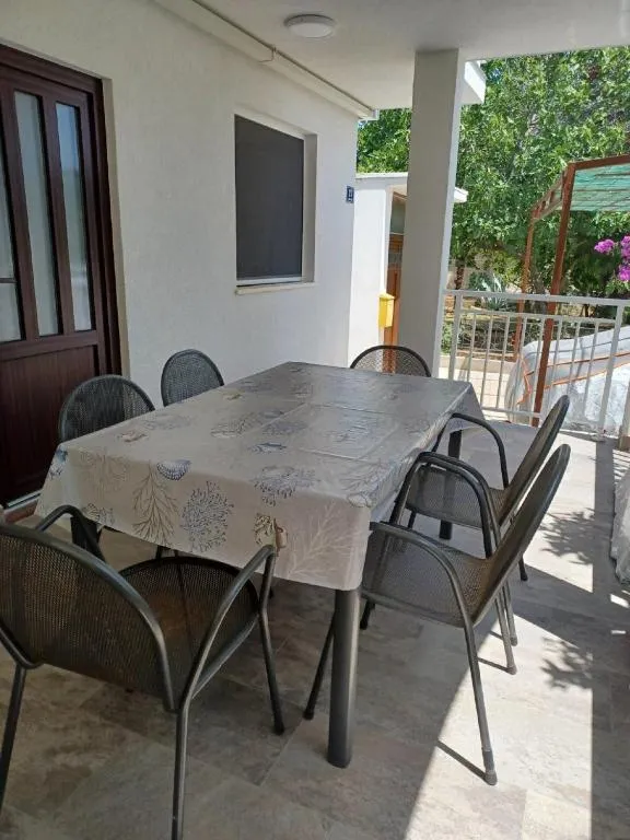 Studio Apartment Nikola, hotel in Janjina