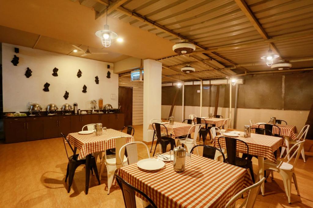 Restaurant, Magnus Vosiv Suites in Pune