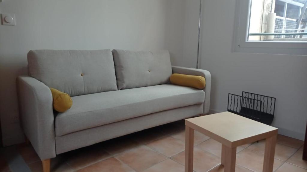 studio intra muros tres calme rénové - 3