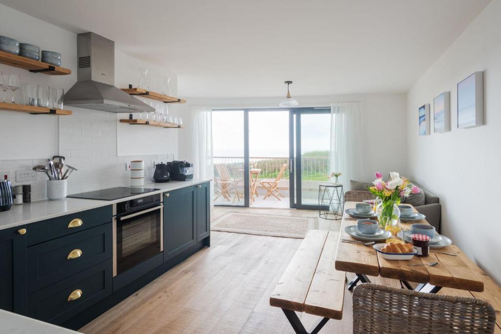 Apartment 13, Willow Cove, Hope Cove photo 3