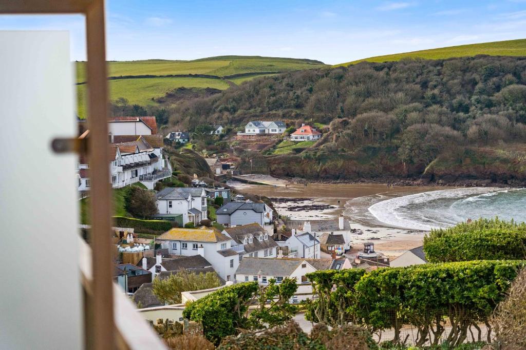 Apartment 9, Searush Cove, Hope-Cove