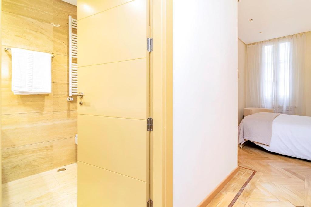 Velazquez Suites photo