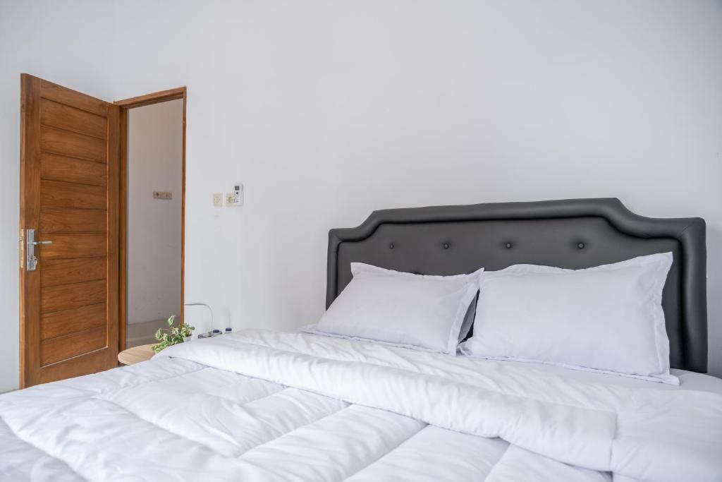Bungalo 28 m² dengan 3 kamar tidur dan 2 kamar mandi pribadi di Wirobrajan (Azalia Homestay)