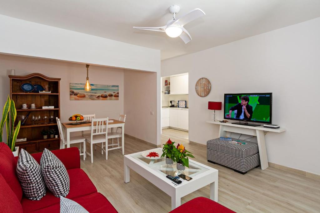 2BR Terrace Home - 10 min walk to the Beach - 2