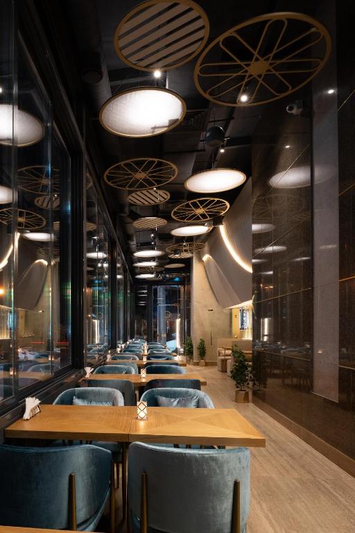 bar/salon