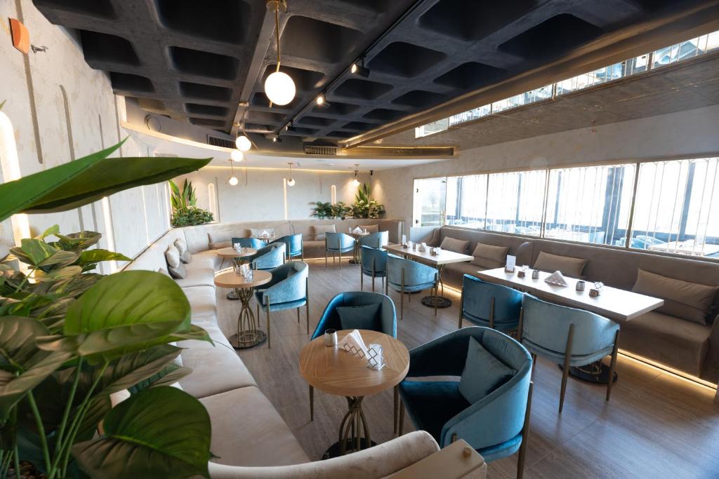 bar/salon