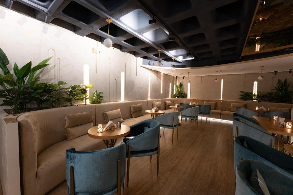 bar/salon