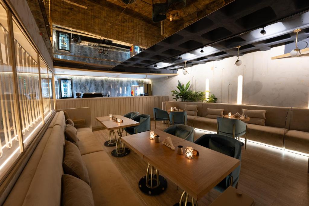 bar/salon
