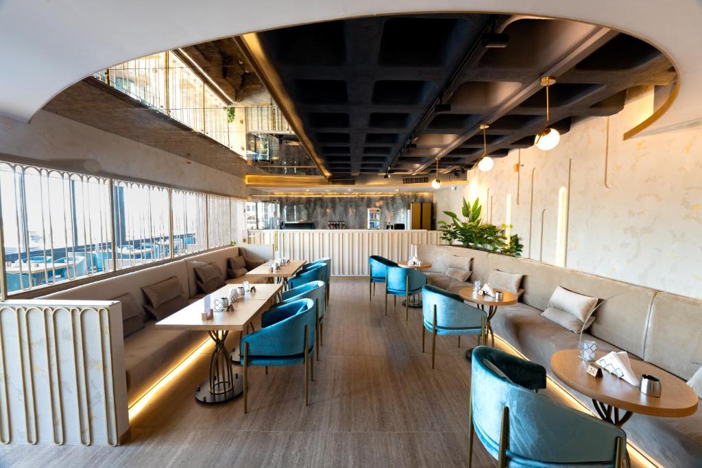 bar/salon