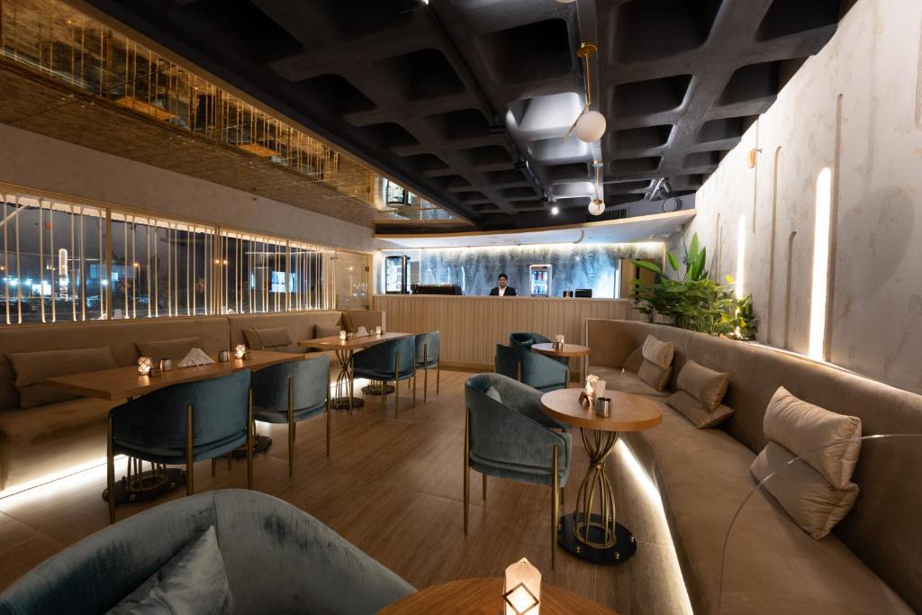 bar/salon