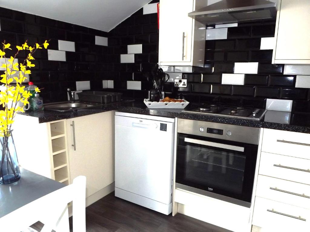Orme Rise 1 - The Penthouse Suite, Llandudno photo 3