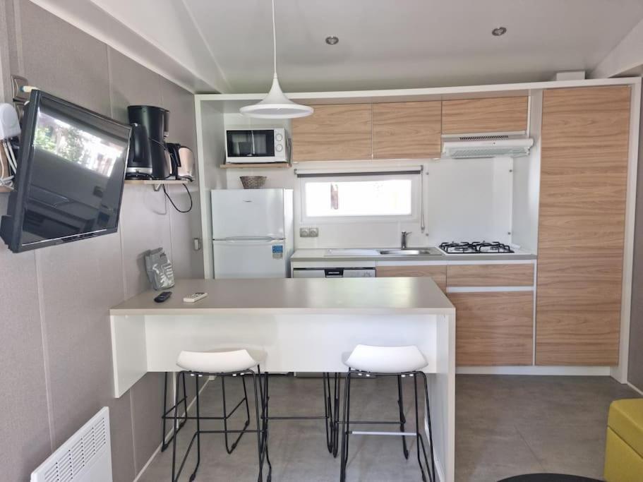 Location d'un mobil-home de 35 m² au Camping Les Sables d'Or - 4 étoiles avec grand parc aquatique - 1