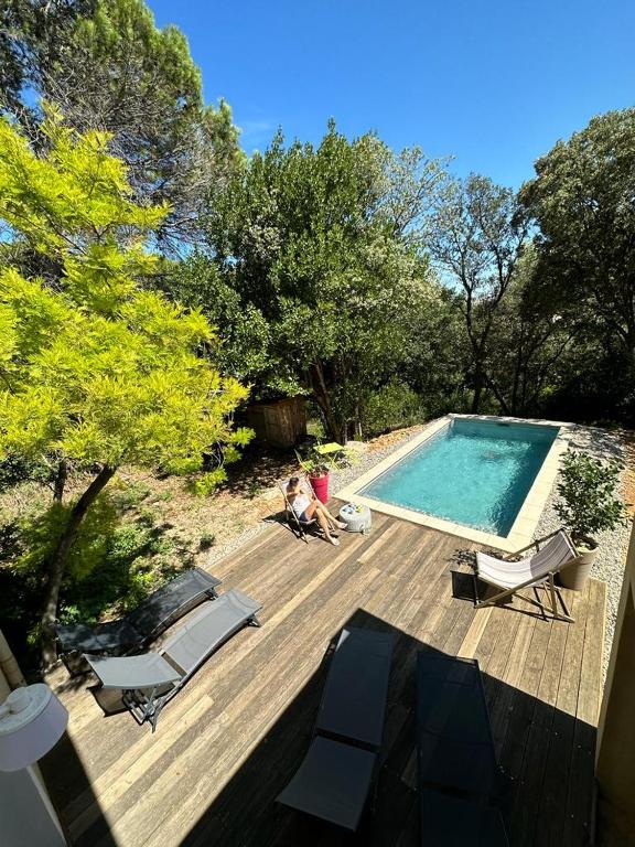 Havre de paix dans la pinede, max 12 pers. piscine, clim, wifi, à 5 mn d'Orange