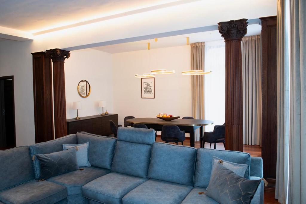Botanique Suites AirBnB, Antwerp 9