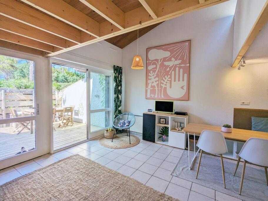 * Jolie villa patio près de la plage des Bourdaines * - 3