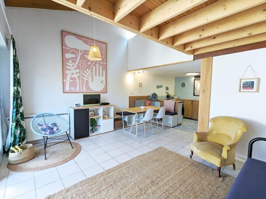 * Jolie villa patio près de la plage des Bourdaines * - 5