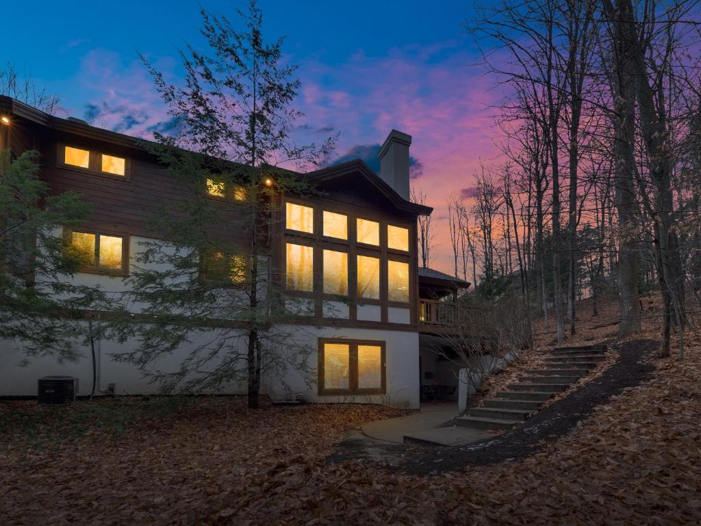 689 Disciples Village Unit, Boyne Falls