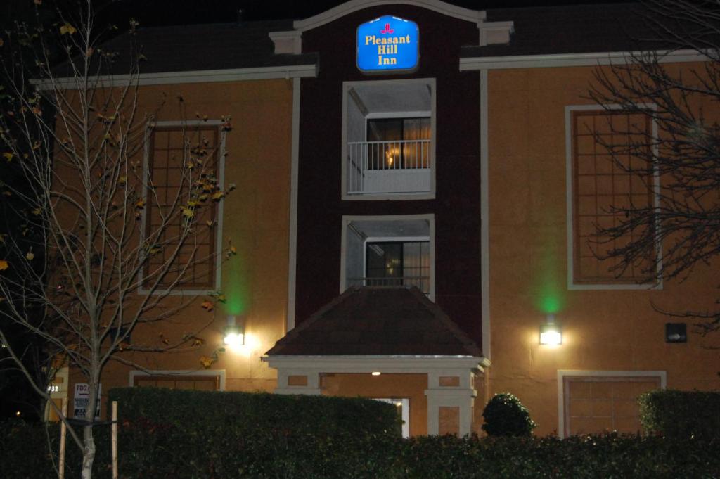 Pleasant Hill Inn photo