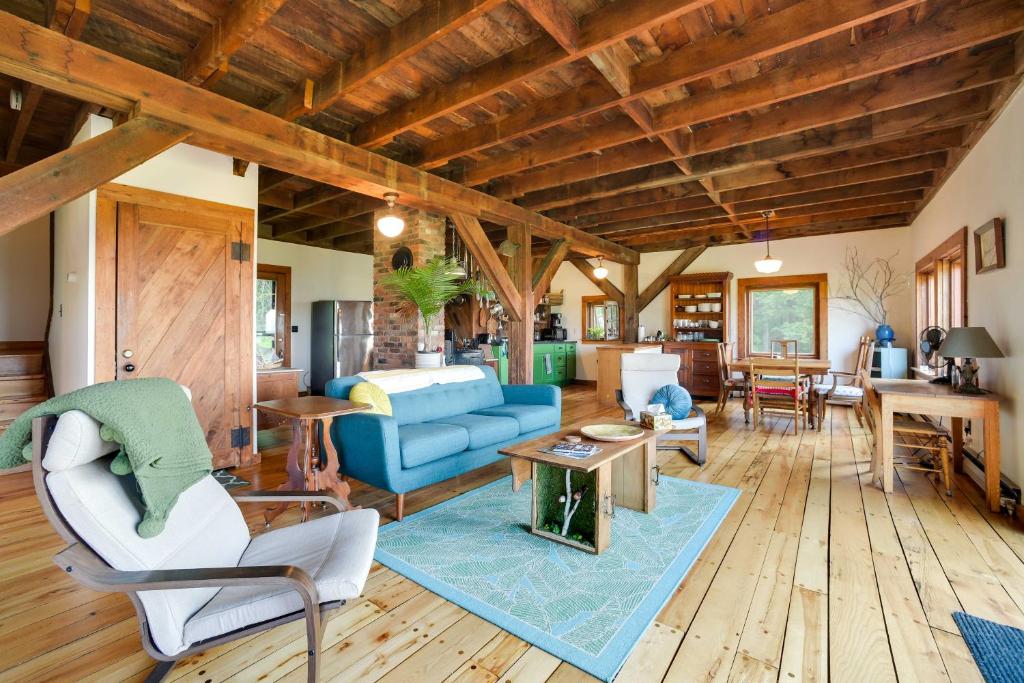 Breathtaking Mtn Views Stylish Rustic Retreat!, Bennington